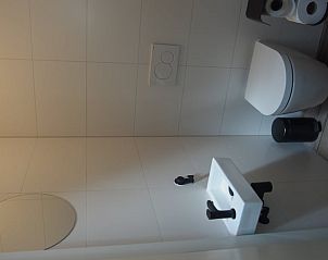 Minimalistische badkamer in vakantiehuis Noordwolde, Friesland.