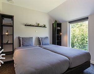 Tweede slaapkamer met balkon in vakantieaccommodatie FR434, Noordwolde, Friesland.