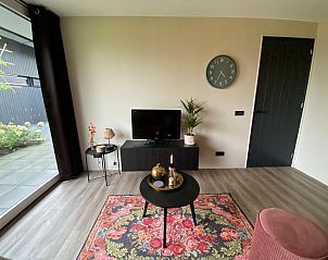 Stijlvolle zithoek in vakantiehuis FR439, Noordwolde, Friesland.