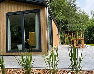 Ferienhaus in Oosterwolde mit moderner Veranda in den friesischen Wldern, Friesland.