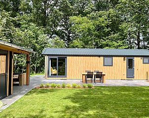Gemtliches Ferienhaus in Oosterwolde mit Terrasse, umgeben von Natur, Friesland.