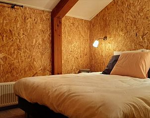 Gemtliches Schlafzimmer in einem Ferienhaus in Oosterwolde, ideal fr einen entspannten Aufenthalt in Friesland.