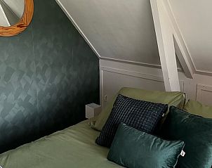 Schlafzimmer mit modernem Touch im Ferienhaus in Oosterwolde, Friesland.