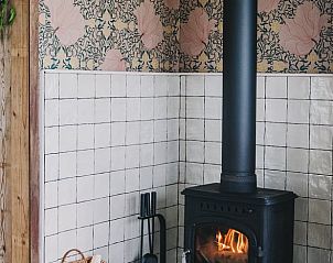 Gemtlicher Holzofen im Ferienhaus in Oosterwolde, ideal fr gemtliche Abende in Friesland.