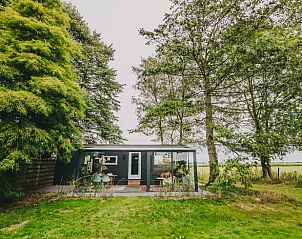 Auenansicht des Ferienhauses in Oosterwolde, umgeben von der Natur der friesischen Wlder.