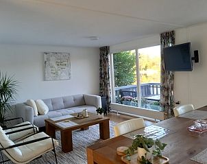 Interieur des Wohnzimmers in Cottage in Oosterwolde, Ferienhaus in Friesland.