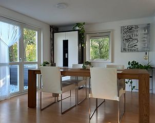 Gemtliche Sitzecke auf dem Balkon des Ferienhauses in Oosterwolde, Friesische Wlder.