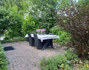 Garten auf dem Rasen des Ferienhauses in Oosterwolde, Ferienhaus in den friesischen Wldern.