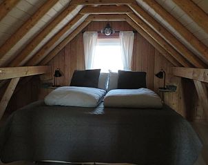 Knusse slaapkamer op zolder van Huisje in Haulerwijk, vakantiehuis in de Friese bossen.