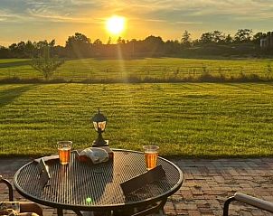 Prachtig uitzicht op zonsondergang vanaf Vakantiehuis in Haulerwijk, midden in de Friese bossen.