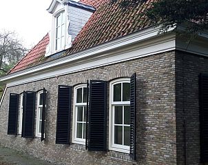 Authentieke gevel van Huisje in Boijl, vakantiehuis in Friese bossen, Friesland.