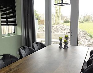 Eetkamer in Huisje in Boijl, vakantiehuis in de Friese bossen van Friesland.