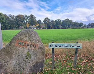 Volledig ingerichte keuken in vakantiehuis FR426, Boijl, Friesland met uitzicht op de tuin.