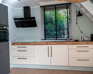 Volledig uitgeruste keuken in Vakantiehuis in Boijl, ideaal voor culinaire avonturen in Friesland.