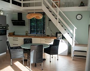 Eetruimte en keuken in Vakantiehuis in Boijl, gezellige maaltijden in Friesland.