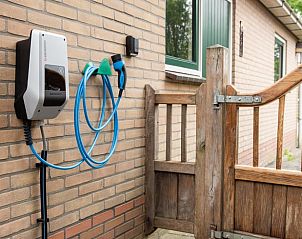 Oplaadpunt voor elektrische auto bij Vakantiehuis in Hoornsterzwaag, Friesland.