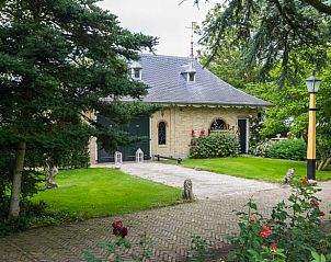 Rustieke uitstraling van Huisje in Allingawier te midden van groene natuur in Friesland.