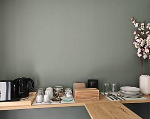 Keukenhoek met voorzieningen in Vakantiehuisje in Steggerda, midden in de Friese bossen.