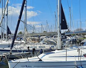 Jachthaven in de buurt van Huisje in Stavoren, vakantiehuis in Friesland, perfect voor zeilliefhebbers.