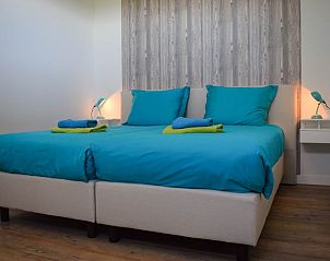 Stijlvolle slaapkamer in Huisje in Stavoren, vakantiehuis in Friesland, met moderne inrichting en comfortabele bedden.