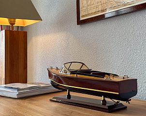 Decoratief bootmodel in Aquamarijn vakantiehuis in Stavoren, Friesland