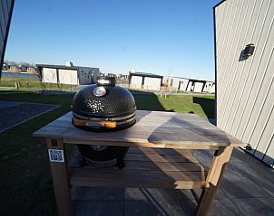 Buitenbarbecue bij Chalet in Hindeloopen, vakantiehuis in Friese elfsteden, Friesland.