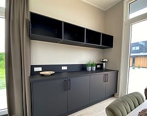 Keukenopslag en werkruimte in Chalet in Hindeloopen, vakantiehuis in de Friese elfsteden.