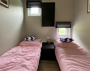 Tweepersoons slaapkamer in Chalet in Hindeloopen, gezellig vakantiehuis in Friesland.