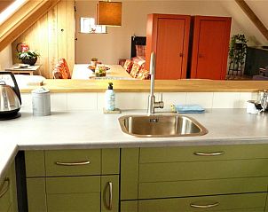 Moderne keuken in Huisje in Bolsward, vakantiehuis in Friesland, perfect voor culinaire avonturen.