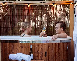 Romantische hot tub ervaring in Vakantiehuis in Dokkum, Friese elfsteden.