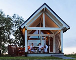 Avondverlichting bij Vakantiehuis in Dokkum, perfect voor ontspanning.