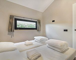 Moderne badkamer in de Vrijstaande woning in Oudehaske, gelegen in Friesland.