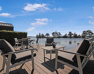 Vrijstaande woning in Oudehaske met ruime buitenruimte aan het water, Friesland.