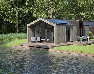 Binnenruimte van de Vrijstaande woning in Oudehaske met veel natuurlijk licht, Friesland.