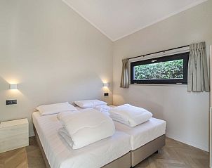 Tweede slaapkamer in vrijstaande woning Oudehaske met uitzicht op de tuin.