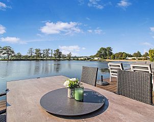 Luchtfoto van vakantieaccommodaties in Oudehaske met water en natuur.