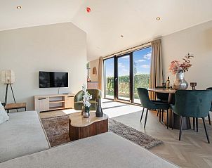 Lichte en ruime zithoek in Vrijstaande woning in Oudehaske, Friese platteland.