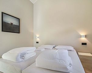 Stijlvolle slaapkamer met modern design in Vrijstaande woning in Oudehaske, Friesland.