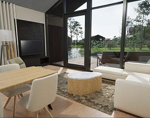 Plattegrond van 4-persoons lodge 4B2 in Oudehaske, Friesland met overzicht van slaapkamer, badkamer en terras.