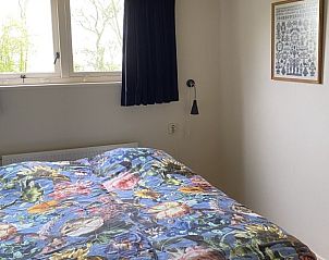 Slaapkamer in Bonnehof, vakantiehuis in Westergeest, omgeven door de natuur van Friesland.