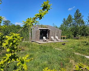 Veranda van Huisje in Westergeest, vakantiehuis in Friesland, ideaal voor ontspannen momenten.