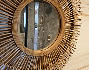 Stijlvolle badkamerspiegel in Vakantiehuis in Westergeest, Friesland.