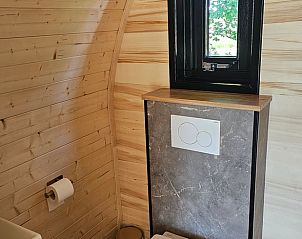 Moderne badkamer in Vakantiehuis in Westergeest op het Friese platteland.