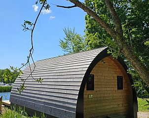 Huisje in Westergeest, vakantiehuis aan het water in Friesland met natuurlijke omgeving.