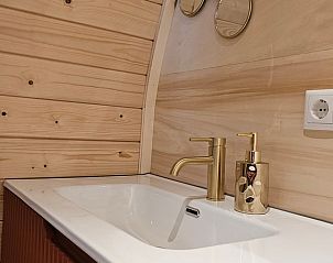 Moderne badkamer in Huisje in Westergeest, vakantieaccommodatie in Friesland.