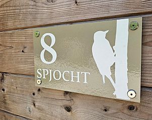 Naambordje Spjocht op Vakantiehuis in Westergeest, een unieke vakantiewoning op het Friese platteland.