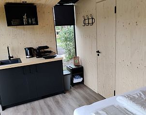 Keukenhoek in Vakantiehuisje in Scherpenzeel, perfect voor een verblijf op het Friese platteland.