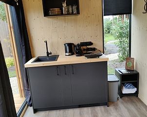Moderne kitchenette in Vakantiehuis in Scherpenzeel, Friese platteland.