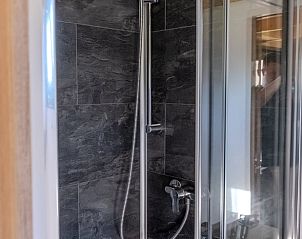 Moderne douche in Huisje in Scherpenzeel, vakantiehuis in Friesland.