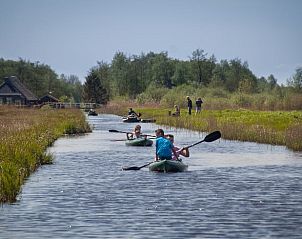 Kajakken in de buurt van Vakantiehuis in Scherpenzeel, Friesland.